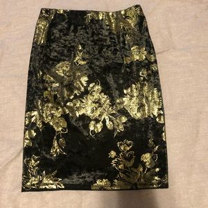 Velvet tight skirt.